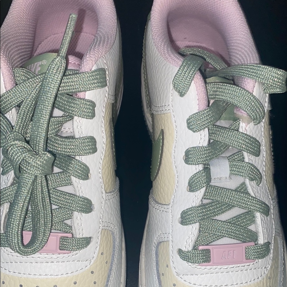 NIB Nike Air Force 1 White, Light Green and Yellow Youth Size 5 - Picture 4 of 12